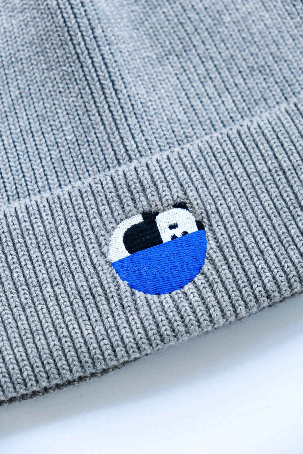 Sitting Panda Beanie - Gray