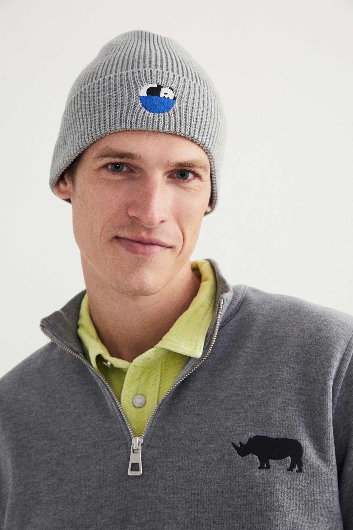 Sitting Panda Beanie - Gray